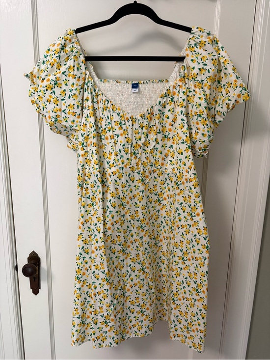 Old Navy Dresses & Skirts - White Floral Puff Sleeve Sundress with Yellow Flowers